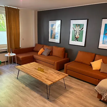 Giraffe Apartment *